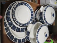A tray of retro Midwinter Marquess of Queensberry dinner ware