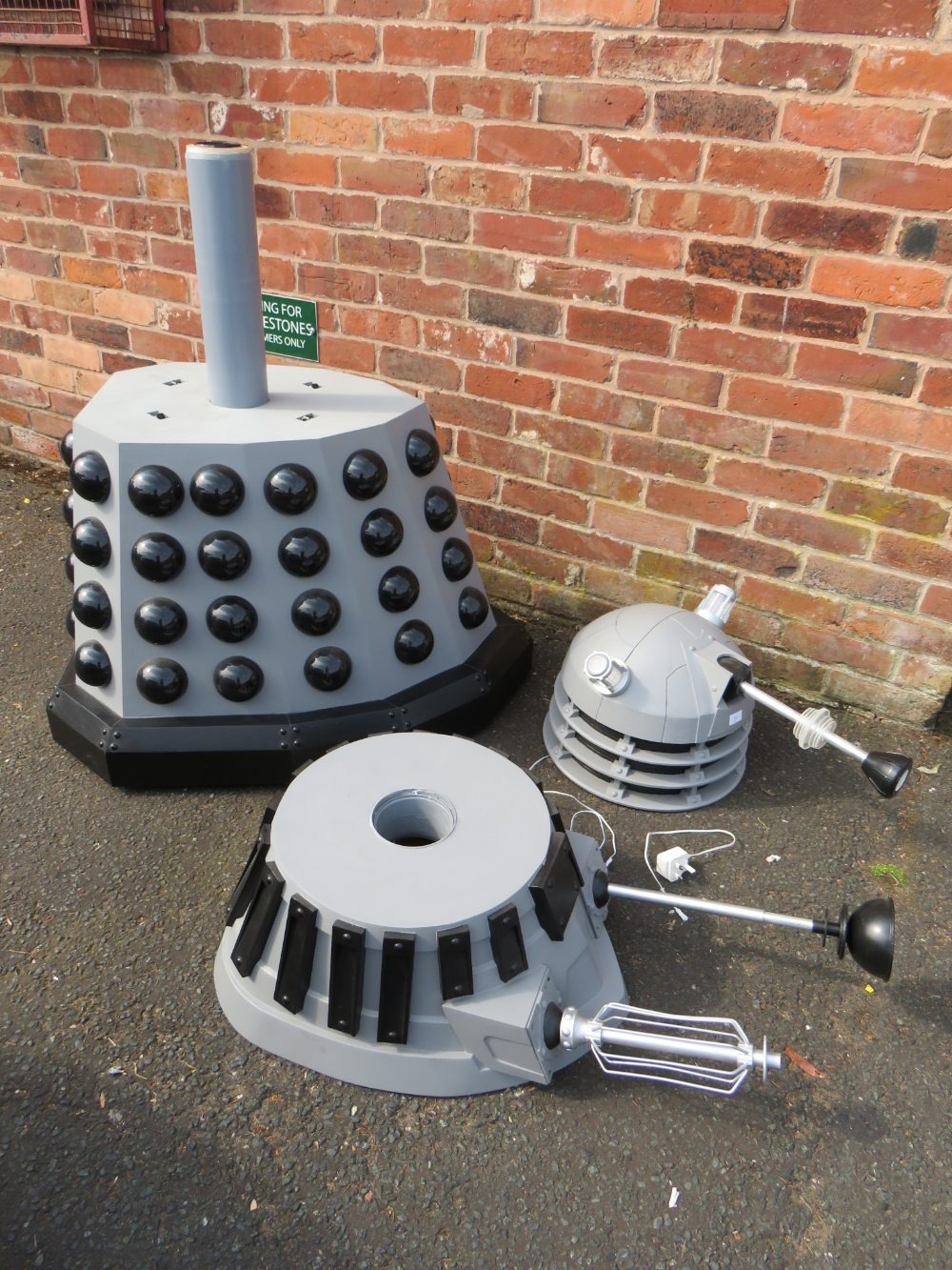 DR WHO INTEREST - A THREE-QUARTER SIZE SCRATCH BUILT MODEL OF A DALEK, with illumination to ' - Image 9 of 10