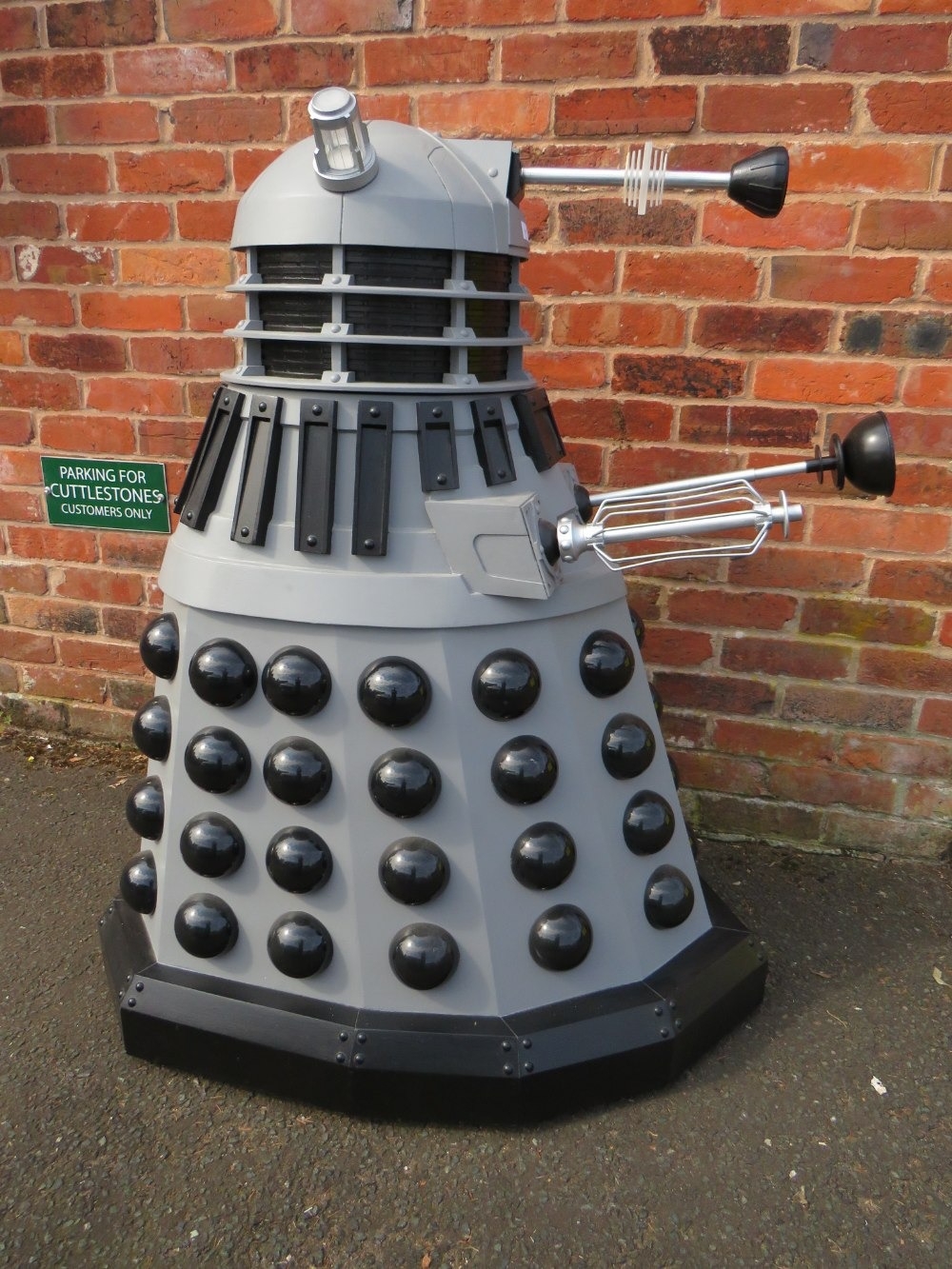 DR WHO INTEREST - A THREE-QUARTER SIZE SCRATCH BUILT MODEL OF A DALEK, with illumination to ' - Image 5 of 10
