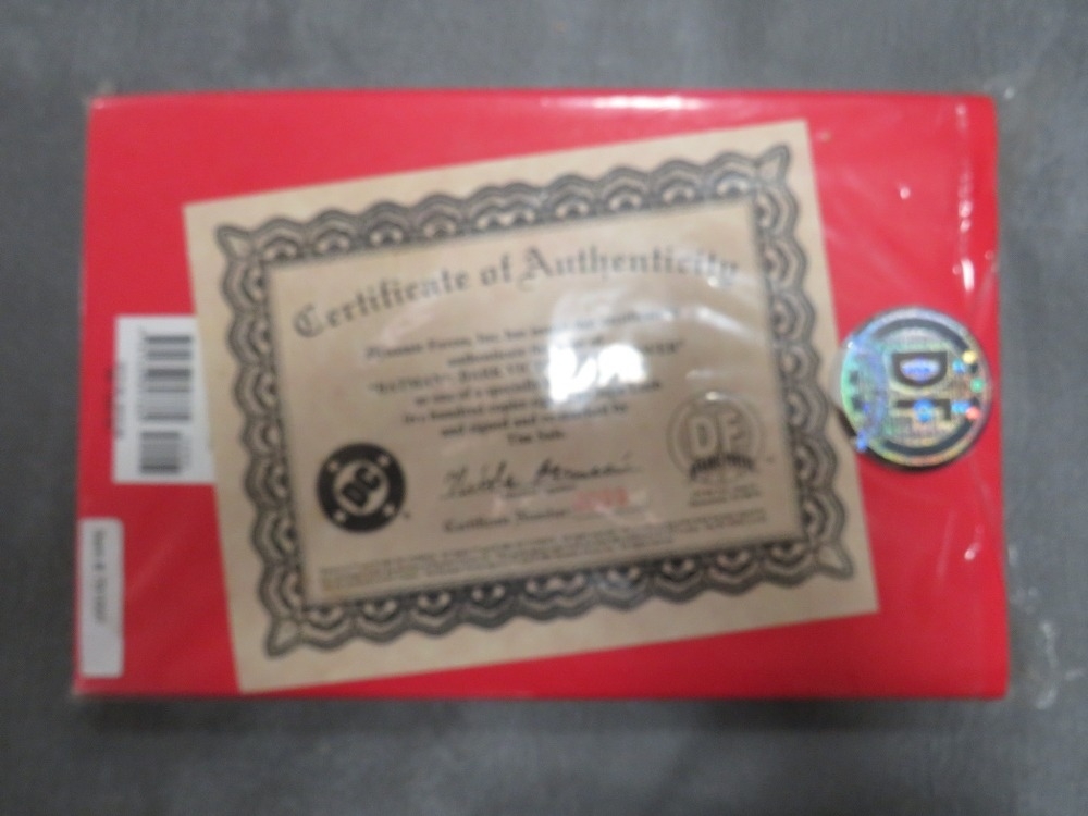 A DC COMICS LIMITED EDITION 'DARK VICTORY' BATMAN GRAPHIC NOVEL, signed by Jeph Loeb and remarked by - Image 4 of 7