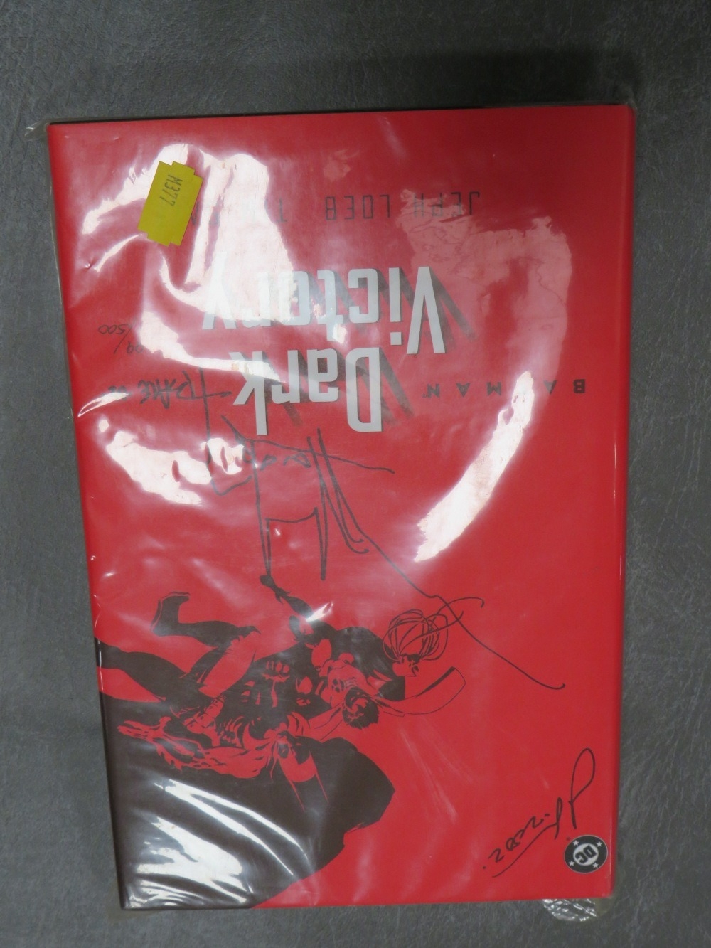A DC COMICS LIMITED EDITION 'DARK VICTORY' BATMAN GRAPHIC NOVEL, signed by Jeph Loeb and remarked by - Image 5 of 7