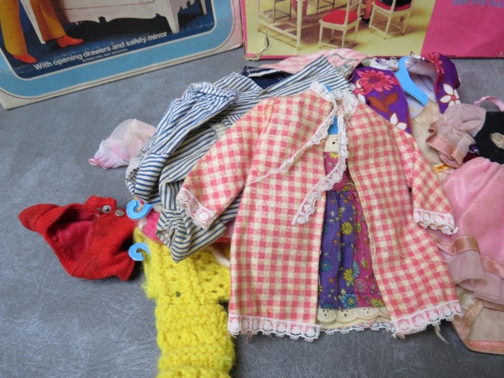 BOXED VINTAGE SINDY TOYS. to include wardrobe, table & chairs and working sink unit, together with a - Image 2 of 3