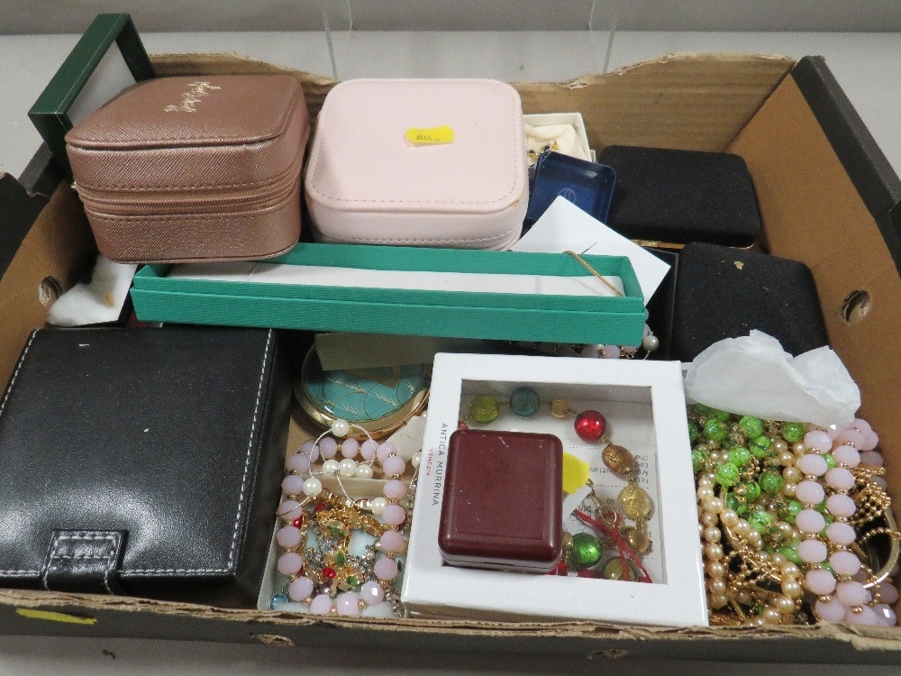 A tray of costume jewellery - Image 3 of 3