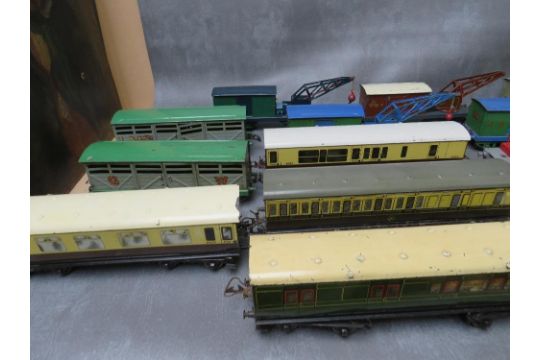 NINETEEN UNBOXED PIECES OF O GAUGE ROLLING STOCK, to include six ten ton crane trucks, carriages, - Image 2 of 4