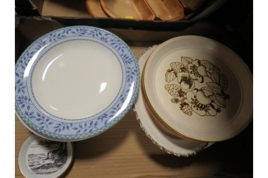 Two trays of assorted ceramics to include Enoch Wedgwood plates - Image 3 of 4