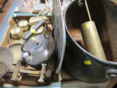 A large cast iron cooking pot together with a tray of metal ware (2)