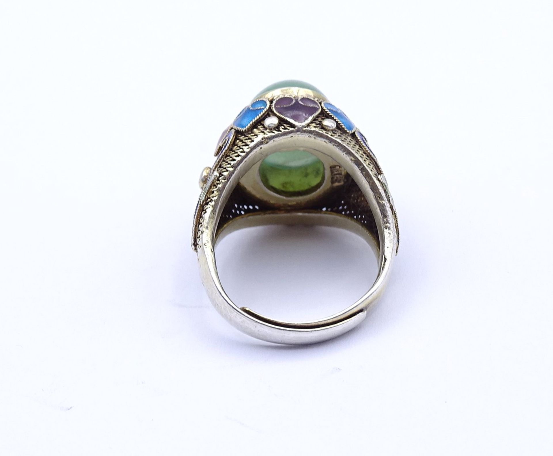 Filigraner emaillierter Silber Ring mit Jade Cabochon, offene Ringschiene, 7,0g. - Bild 4 aus 4