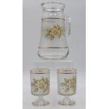 Wasserkrug mit 2 Gläsern, florales Dekor, signiert, Krug H-22cm Gläser H-12,2cm.