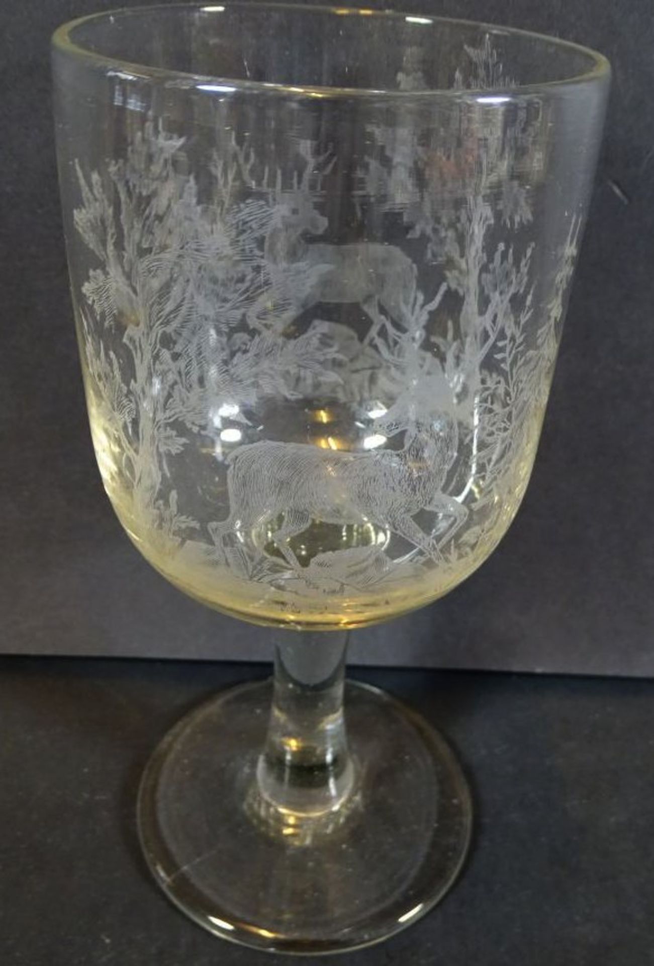 altes Weinglas mit Hirschdarstellung, um 1900, H-16 cm - Bild 3 aus 5