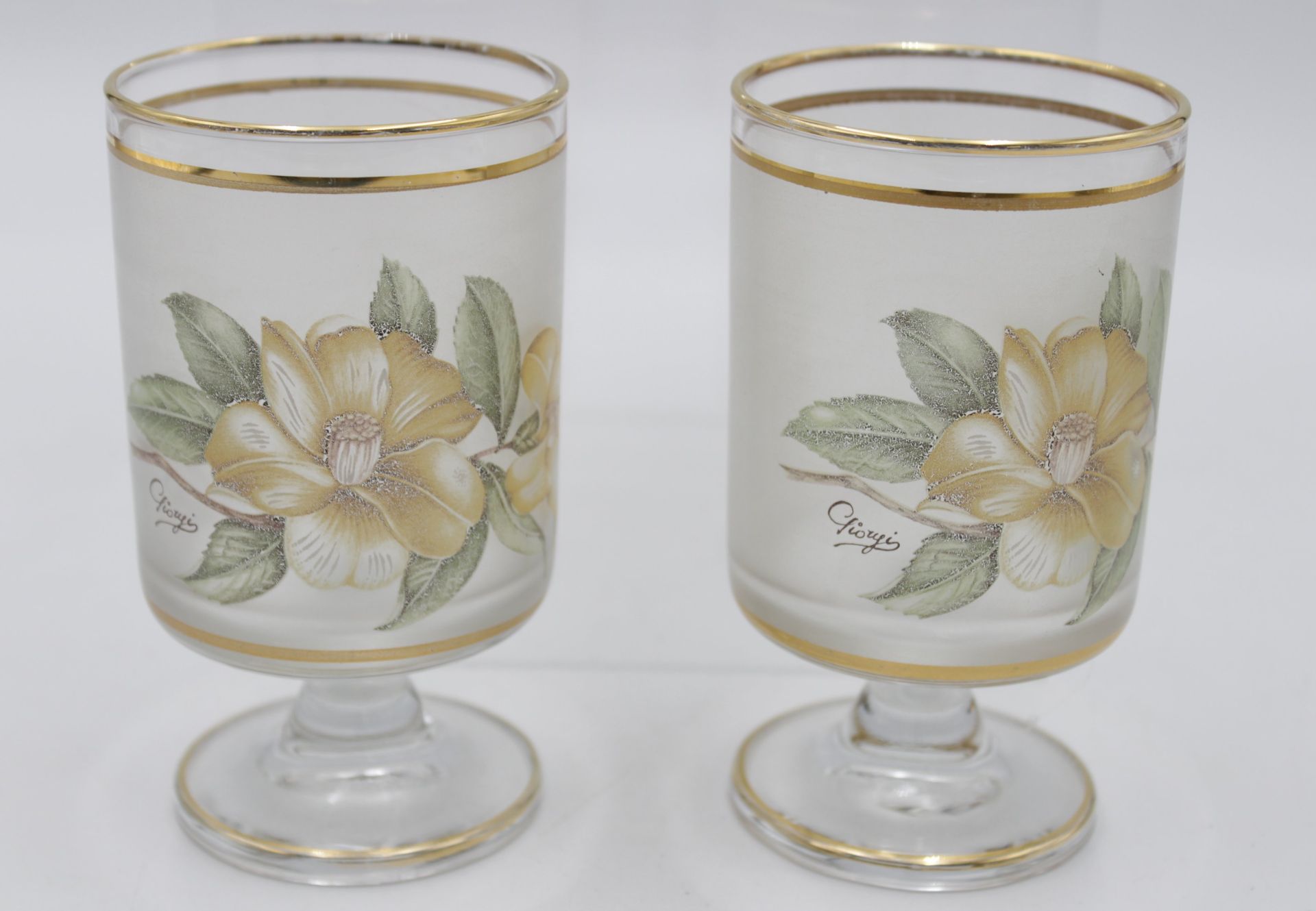 Wasserkrug mit 2 Gläsern, florales Dekor, signiert, Krug H-22cm Gläser H-12,2cm. - Bild 3 aus 4