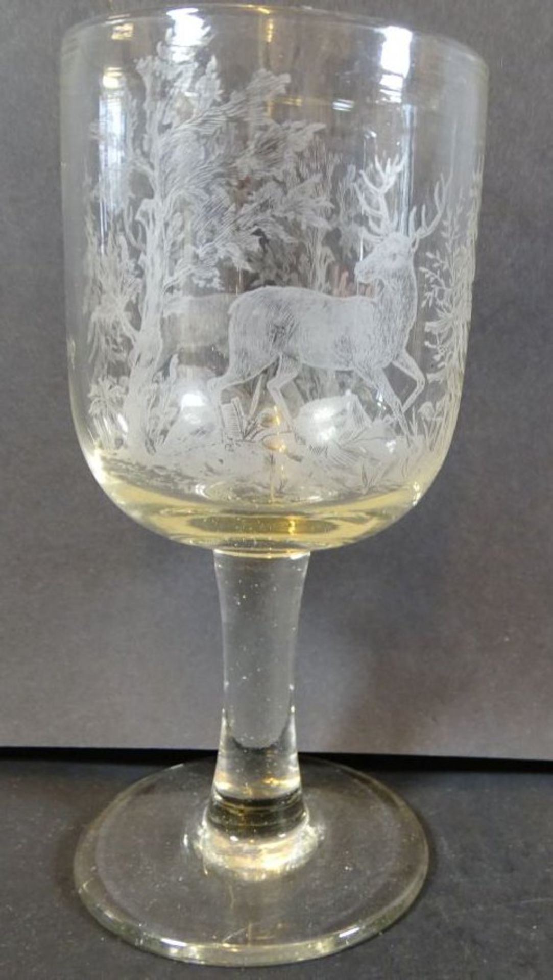 altes Weinglas mit Hirschdarstellung, um 1900, H-16 cm