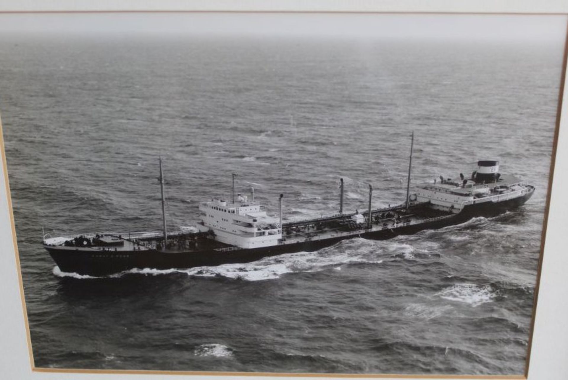 Foto des Frachters Ernst G.Russ (Hamburger Reederei), ger/Glas RG 24x30 cm - Image 2 of 2