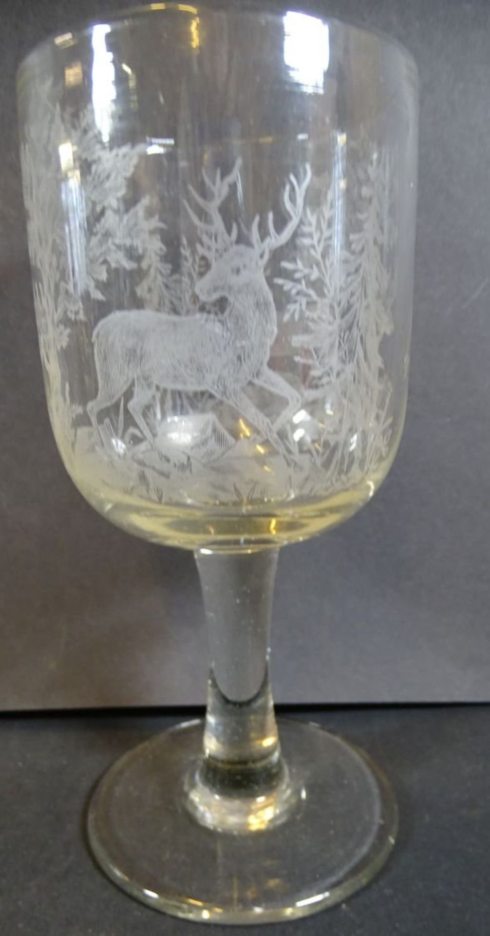 altes Weinglas mit Hirschdarstellung, um 1900, H-16 cm - Bild 5 aus 5