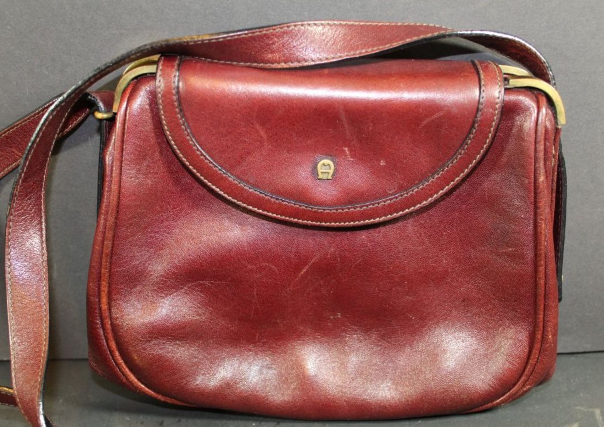 Handtasche "Aigner" Leder, rot, Gebrauchsspuren, 16x20 cm