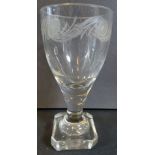 altes Glas mit  Schliff auf eckigen Stand, 19.Jhd, H-12,5 cm