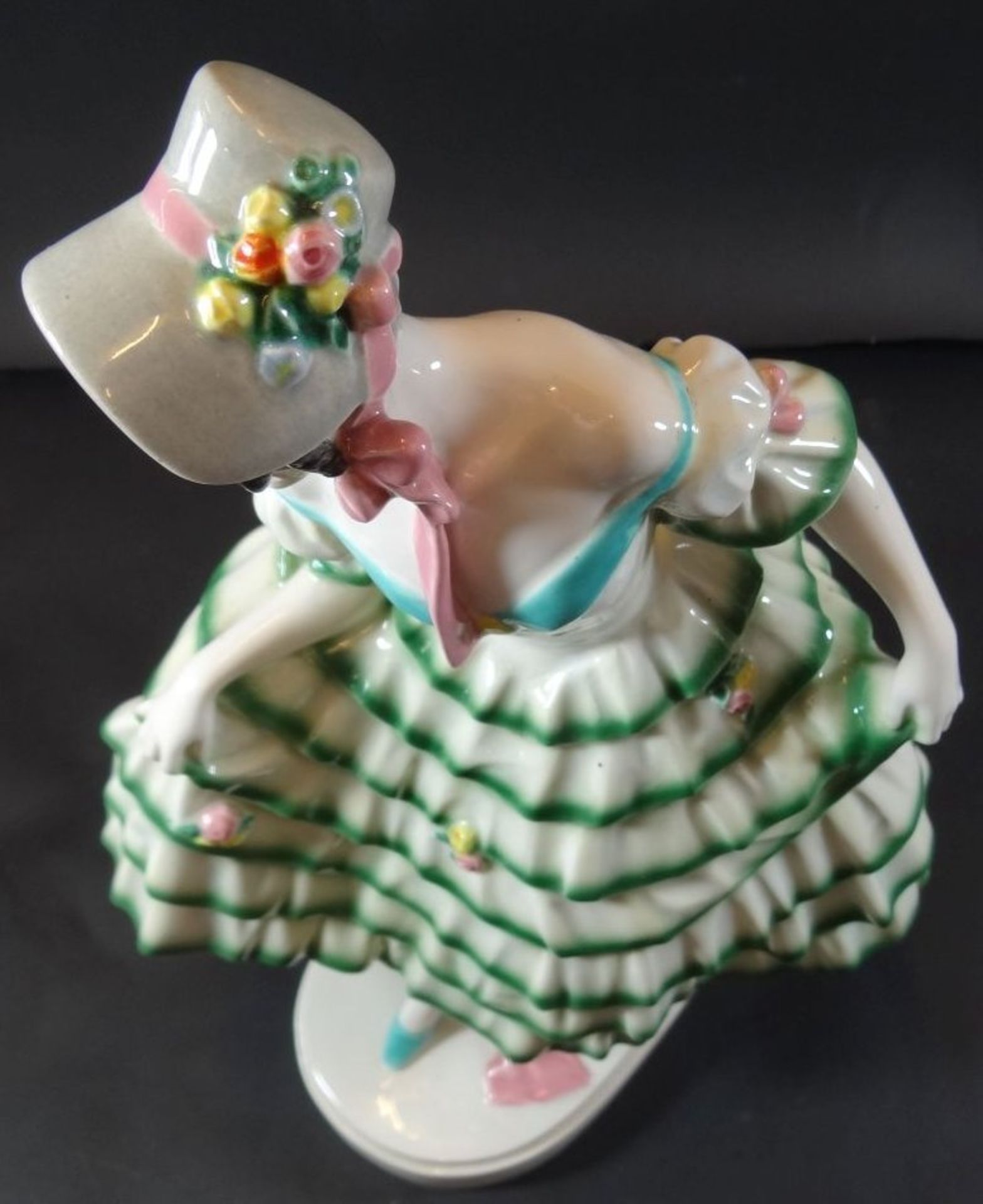 Dame mit Hut im Biedermeierkleid, Ausführung Keramos Wien - Wiener Kunst- Keramik und Porzellanmanu - Bild 8 aus 10