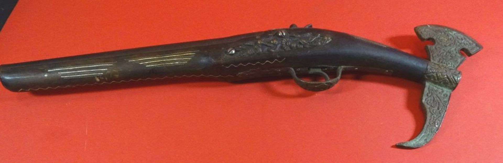 Deko-Steinschlosspistole mit Axt, L_50 cm - Bild 3 aus 3