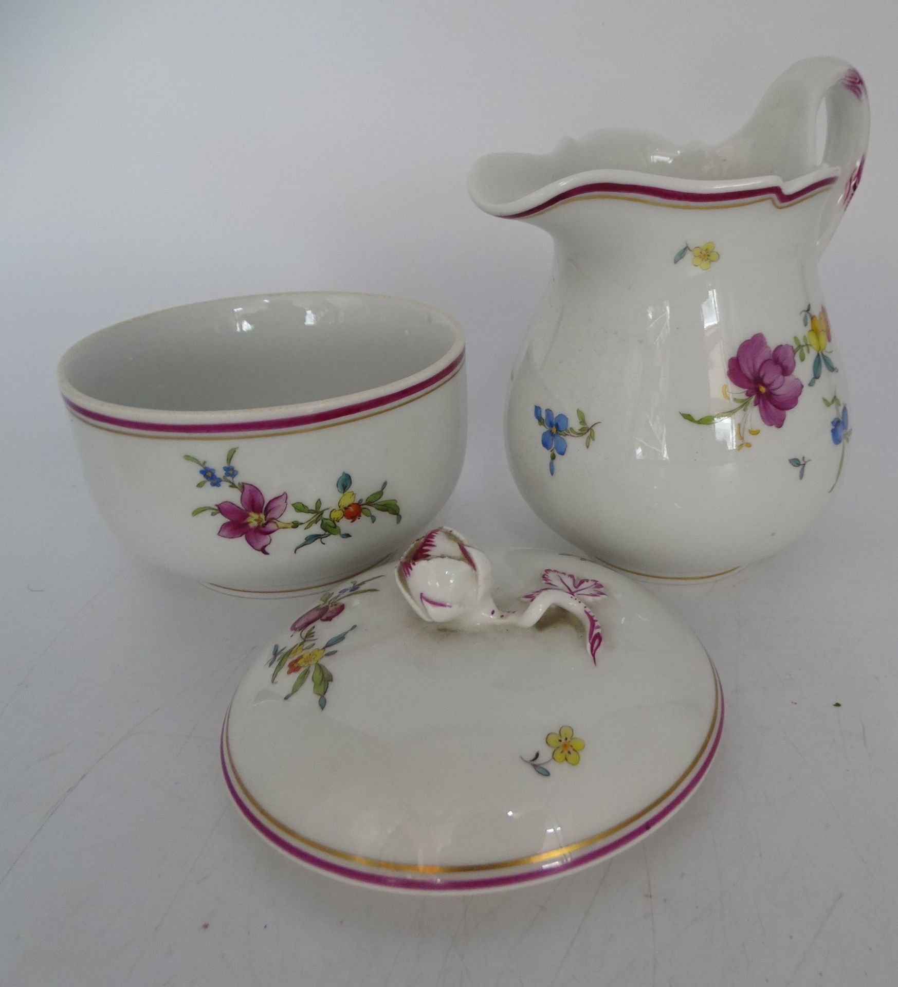 Milch und Zucker "Meissen" Blumen, roter Rand, Schwerter durchschliffen, H-max 12 cm - Image 3 of 4