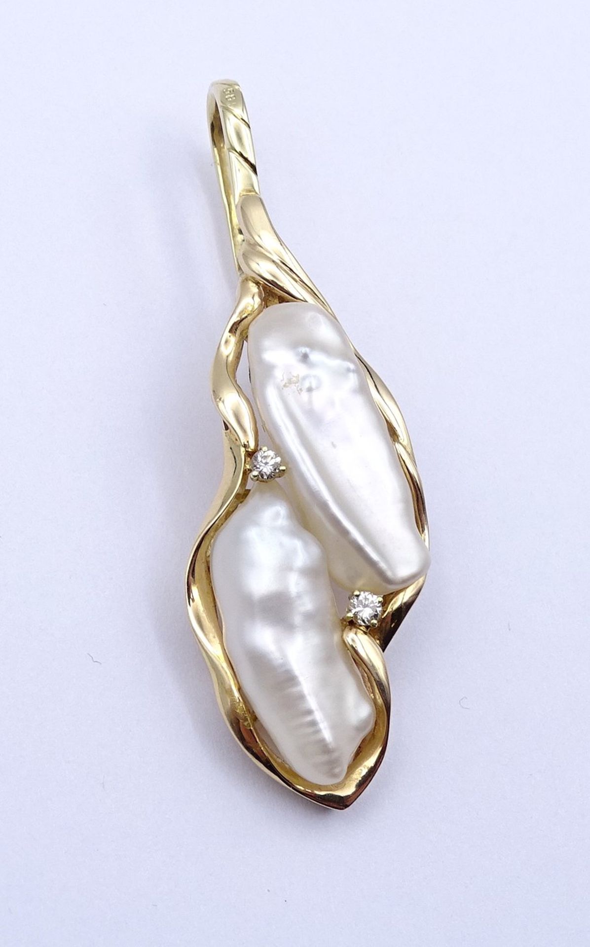 Schöner Gold Anhänger 585/000 mit Perlen und Brillanten, L. 6,1cm, 10,2g.