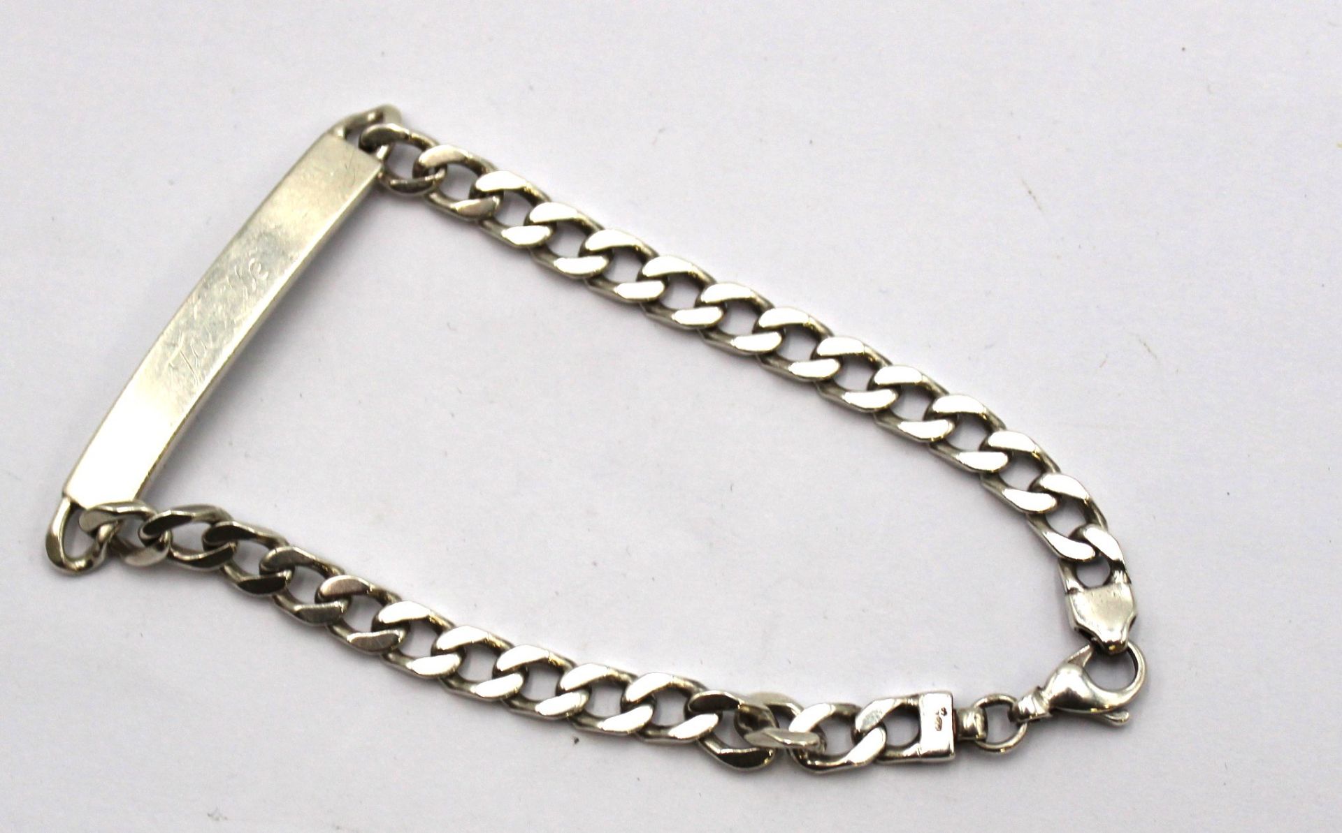 Identitäts-Armband, 925er Silber, 16,8gr. . schwache kaum lesbare Gravuren, L-18cm.