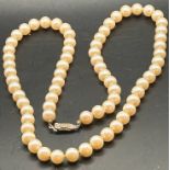 Perlenkette mit Silberschliesse, L-62 cm, D-ca. 0,8  cm