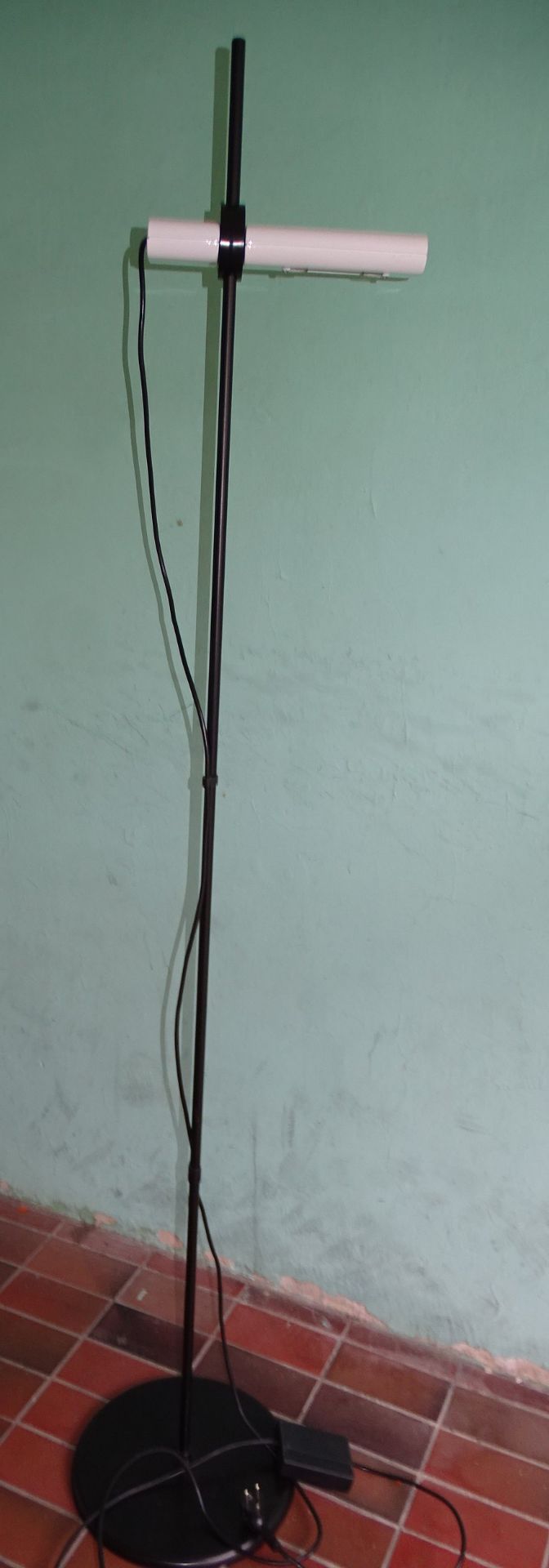 Artemide Aton Terra Deckenfluter, Entw. E. Gismondi, dimmbar, Leuchtkopf verstellbar, H-190 cm,