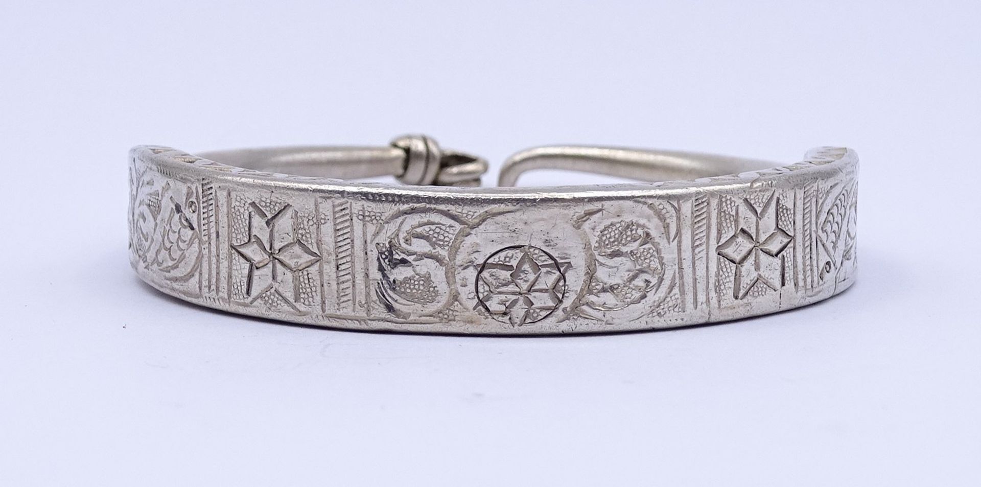 Massives Silber Armband, orientalisch, mehrere Punzierungen, 88g.