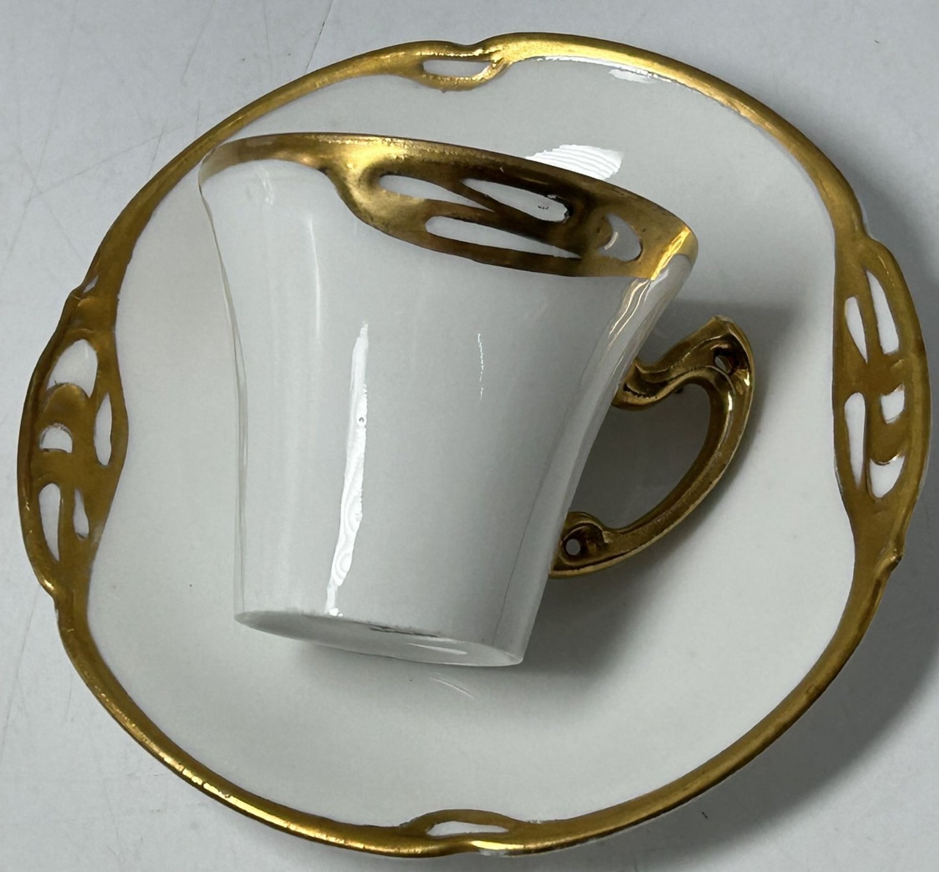 Jugendstil Mokkatasse mit  U.T. "Rosenthal" Form Racine, Goldstaffage - Bild 2 aus 3