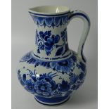 3 Teile Delft mit Blaumalerei Delft Vase mit Blaumalerei, H.-21 cm, Krug , Stand mit Abplatzer, H-1