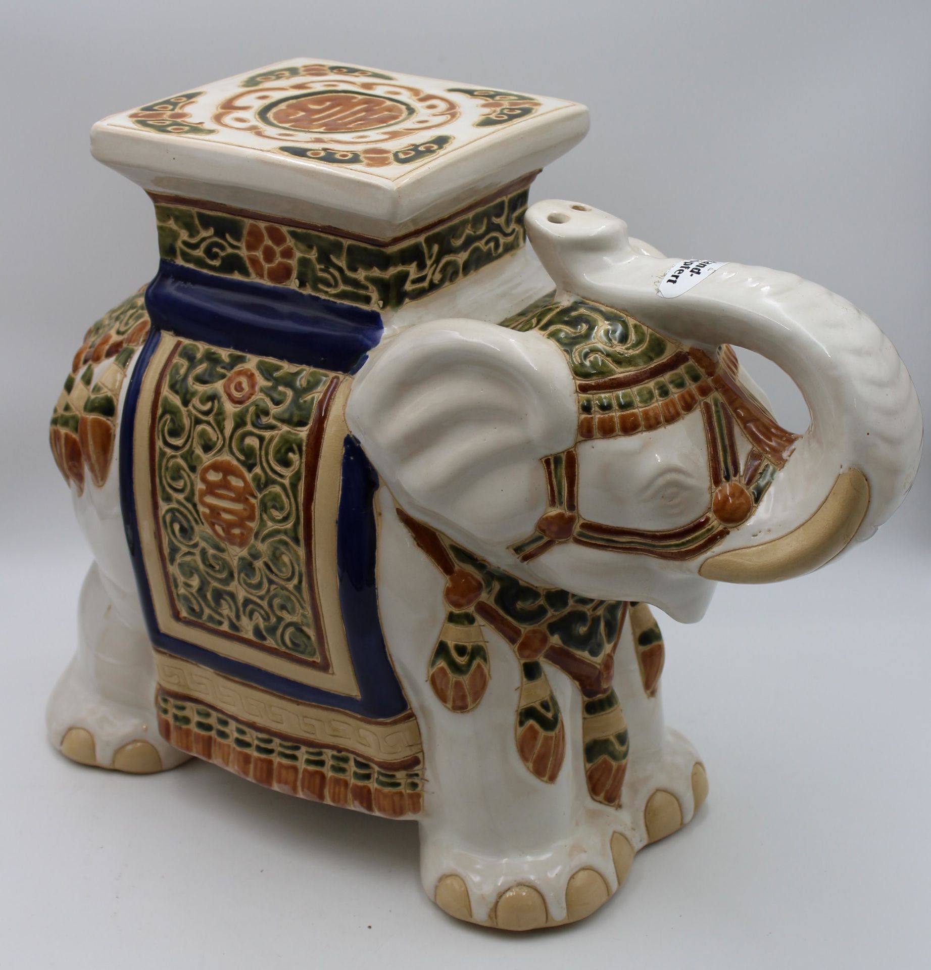 Blumenhocker, Elefant, wohl Asien, ca. H-42cm B-55cm.