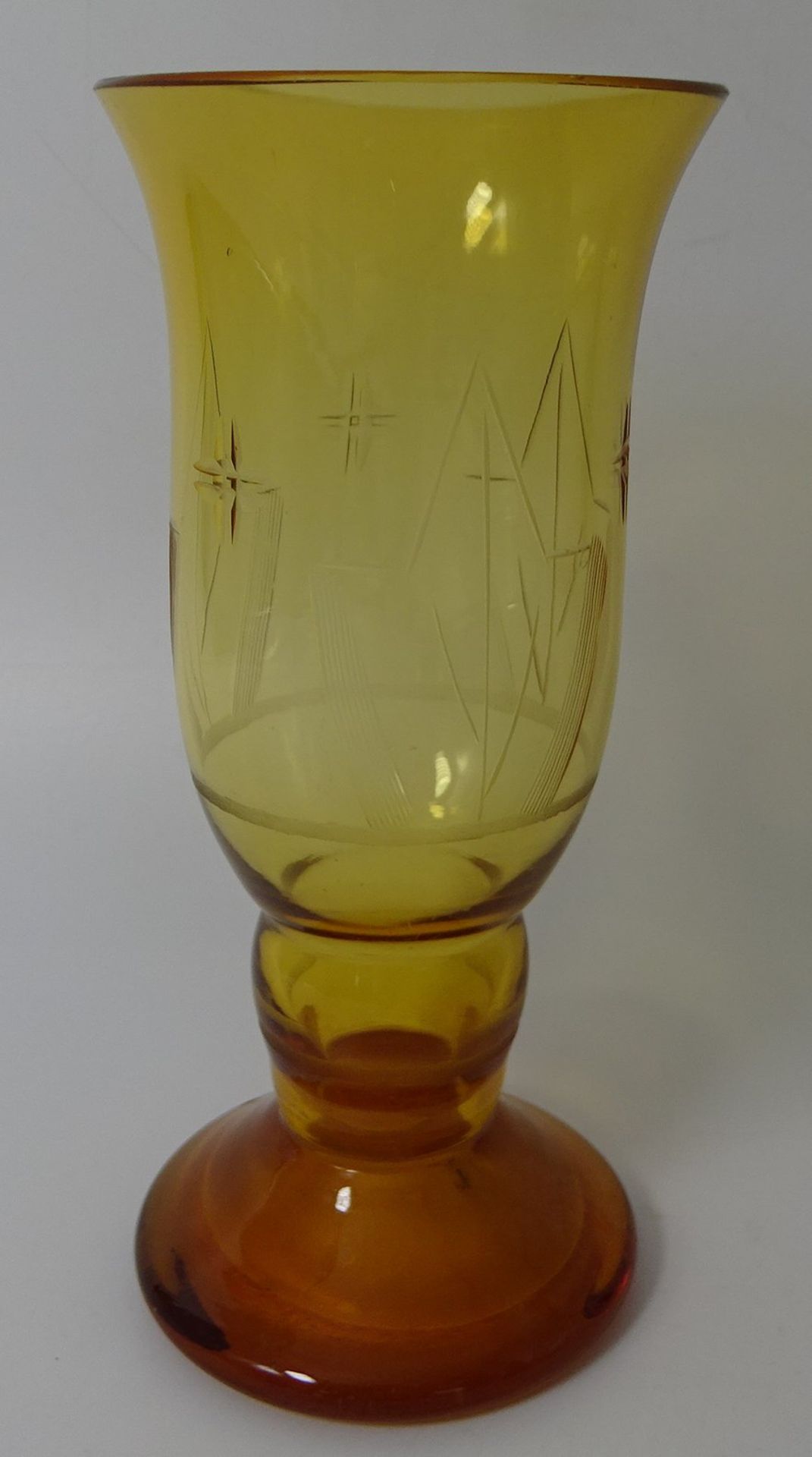 Art Deco Vase, bernsteinfarben (Foto Farben verfälscht!), beschliffen, H-18 cm - Bild 3 aus 6