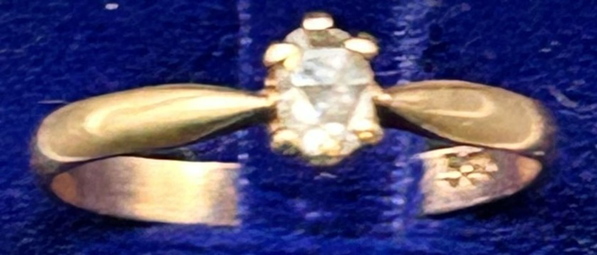 Goldring-585- mit Diamant, ca. 0,10 ct, 1,7 gr, RG 57 - Bild 2 aus 3