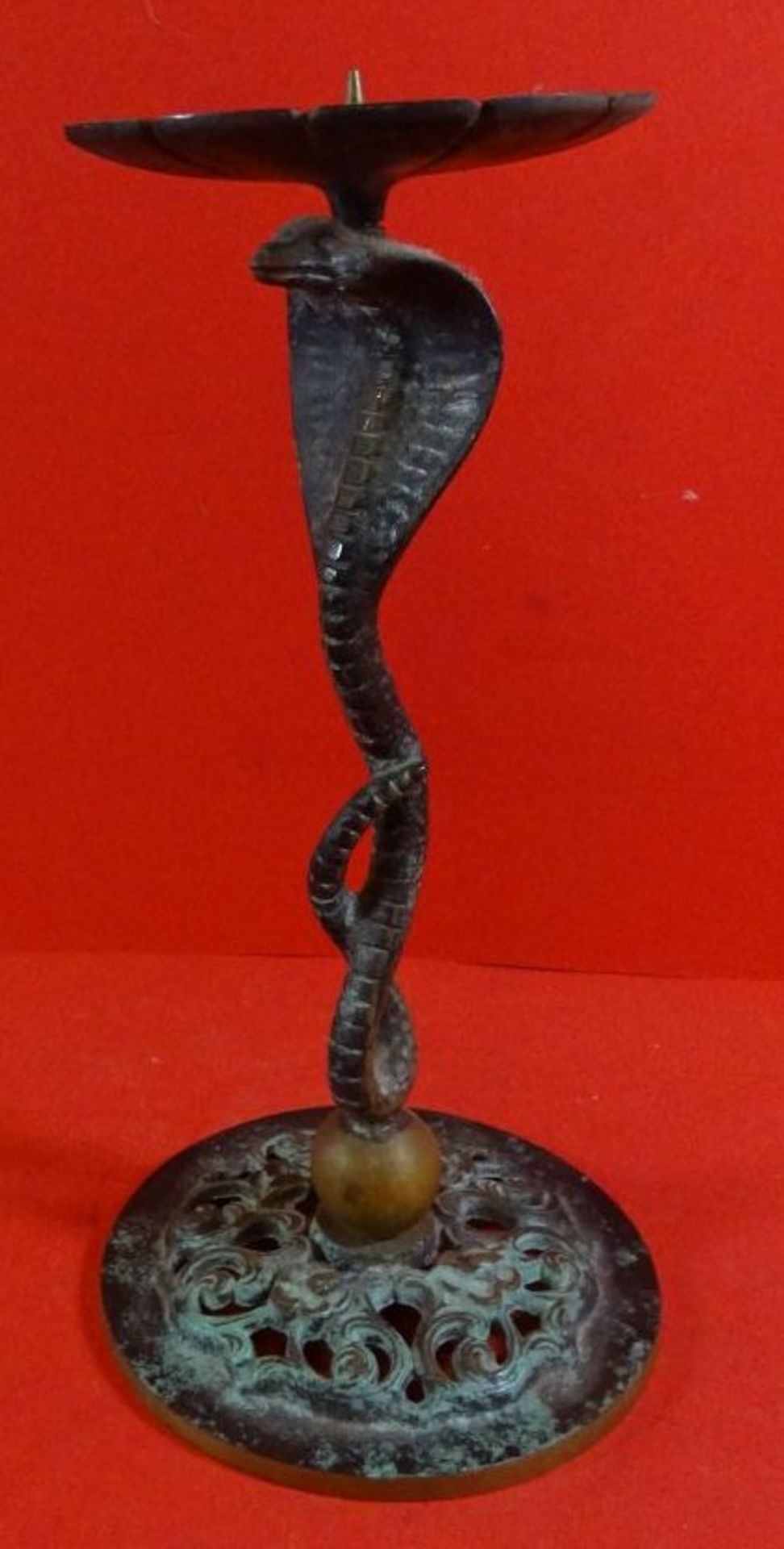 Bronze Kobra als Kerzenhalter, H-26 cm, patiniert