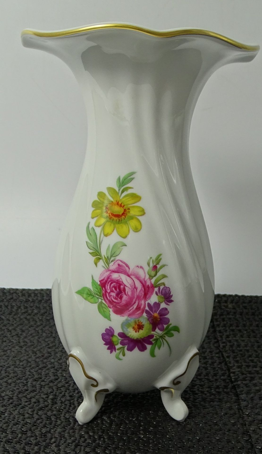 Vase auf vier Füsschen "Weimar",  H-18 cm