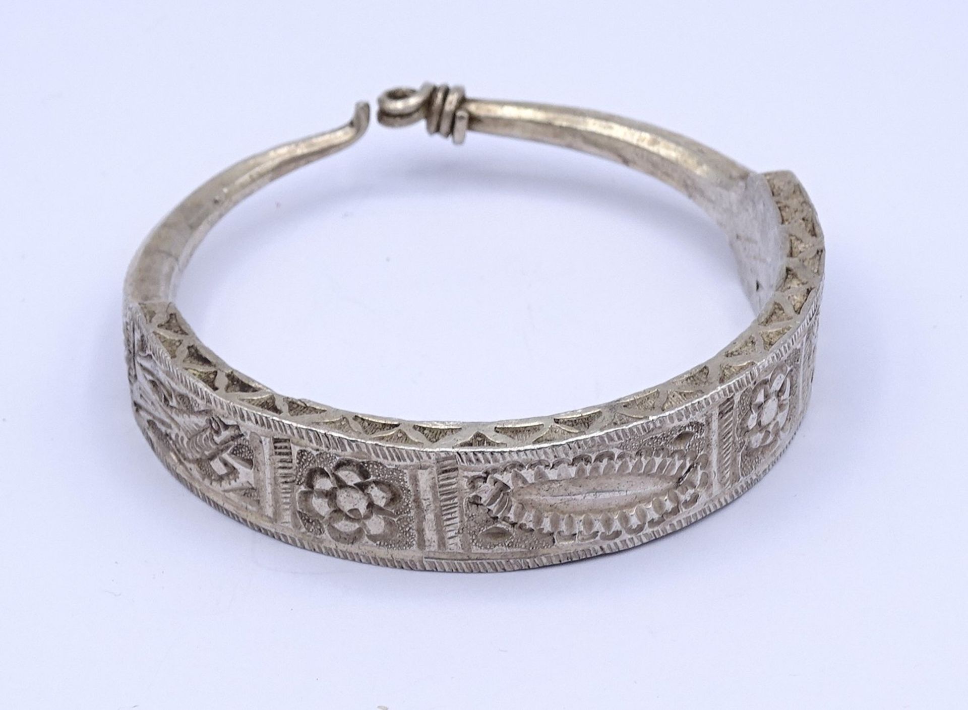 Massives Silber Armband, orientalisch, mehrere Punzierungen, 95g.