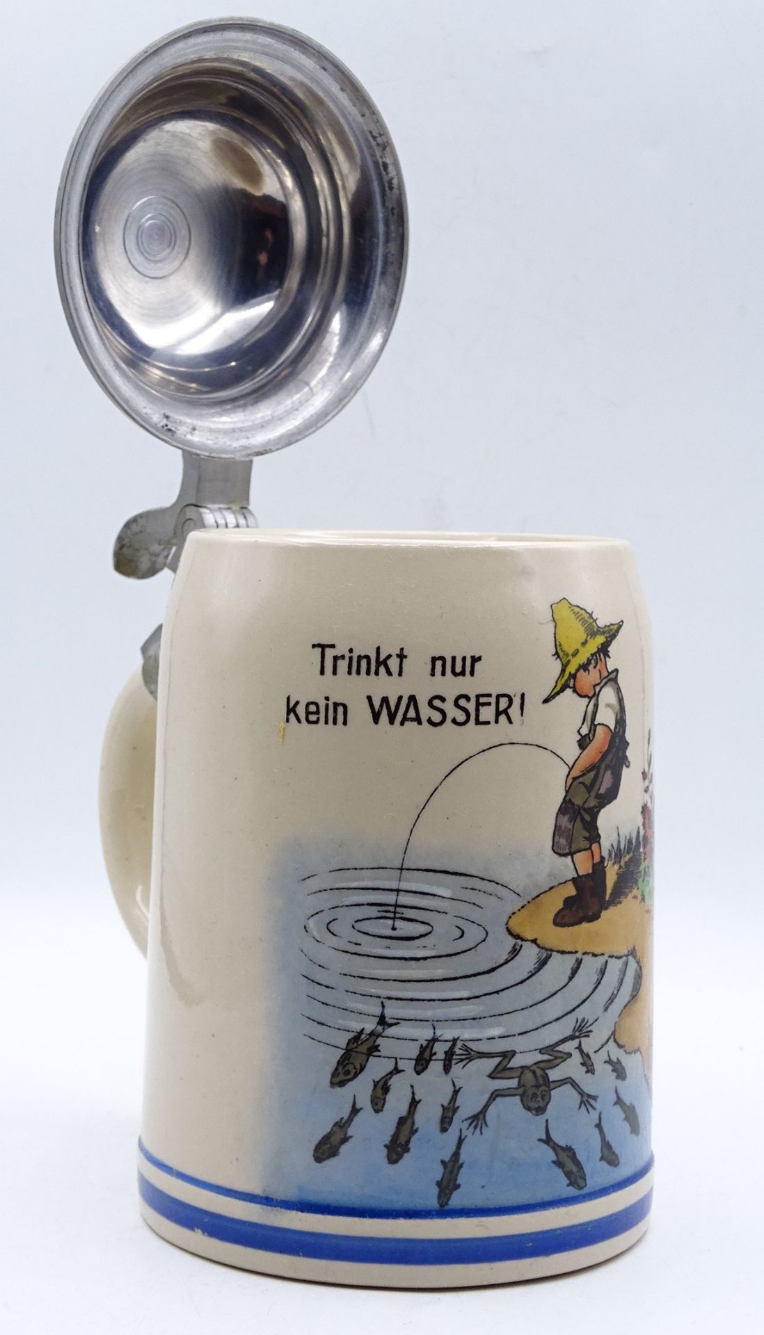 Bierkrug mit Zinndeckel, Vorderseite mit Spruch "Trinkt nur kein Wasser!", H. 15,5cm - Bild 4 aus 5