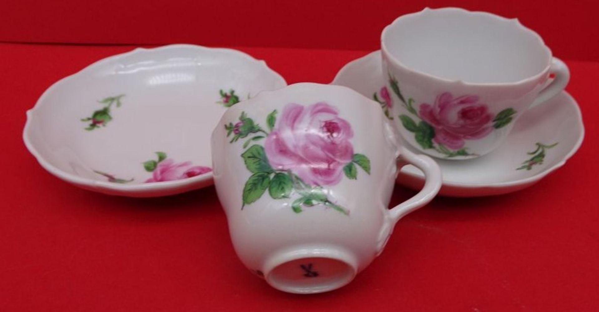 2x Moccatassen mit U.T. "Meissen" Rote Rose, 2.Wahl - Bild 3 aus 4