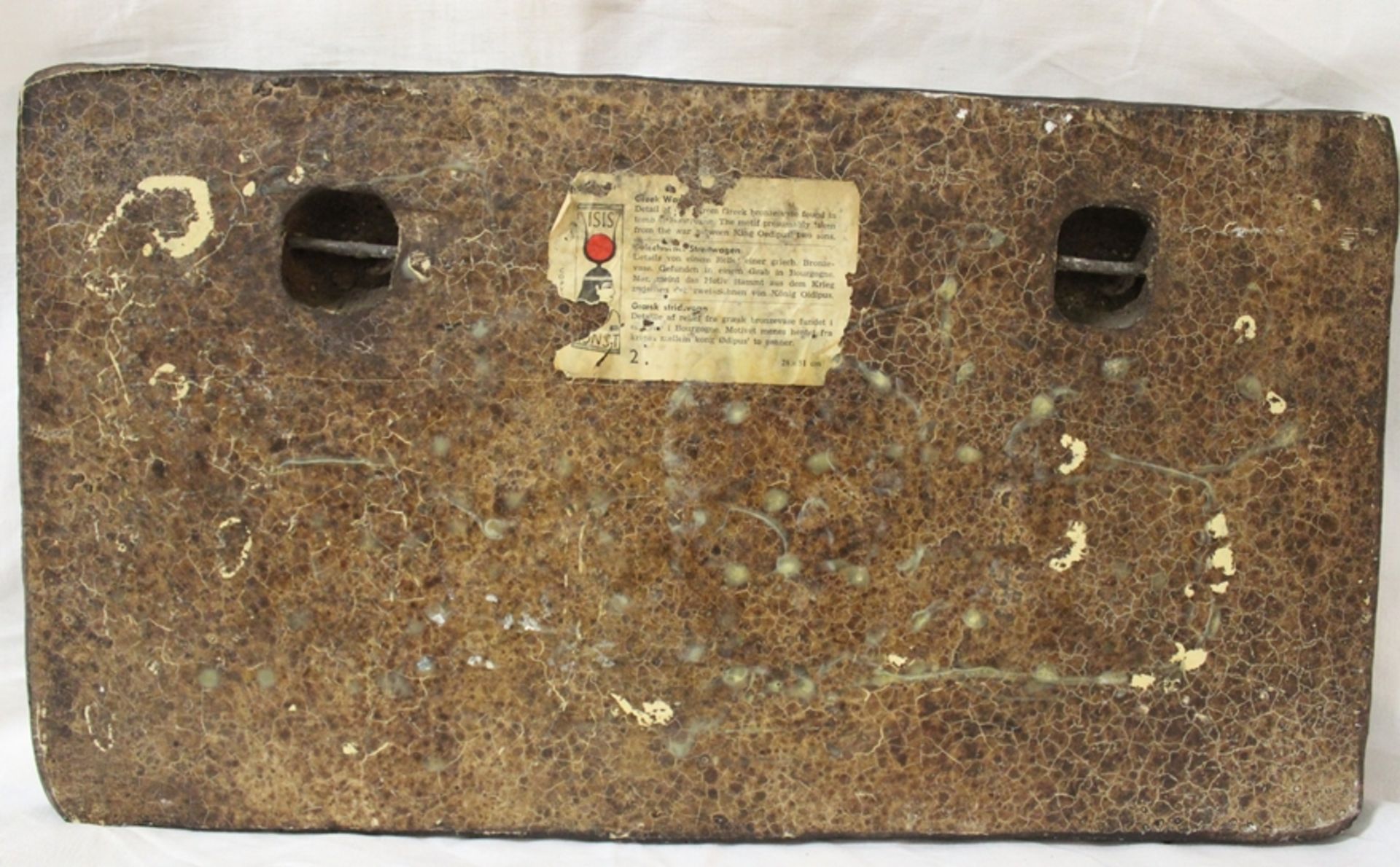 Steinplatte mit Streitwagen-Relief, verso bezeichnet, ca. 38 x 50cm. - Bild 3 aus 4