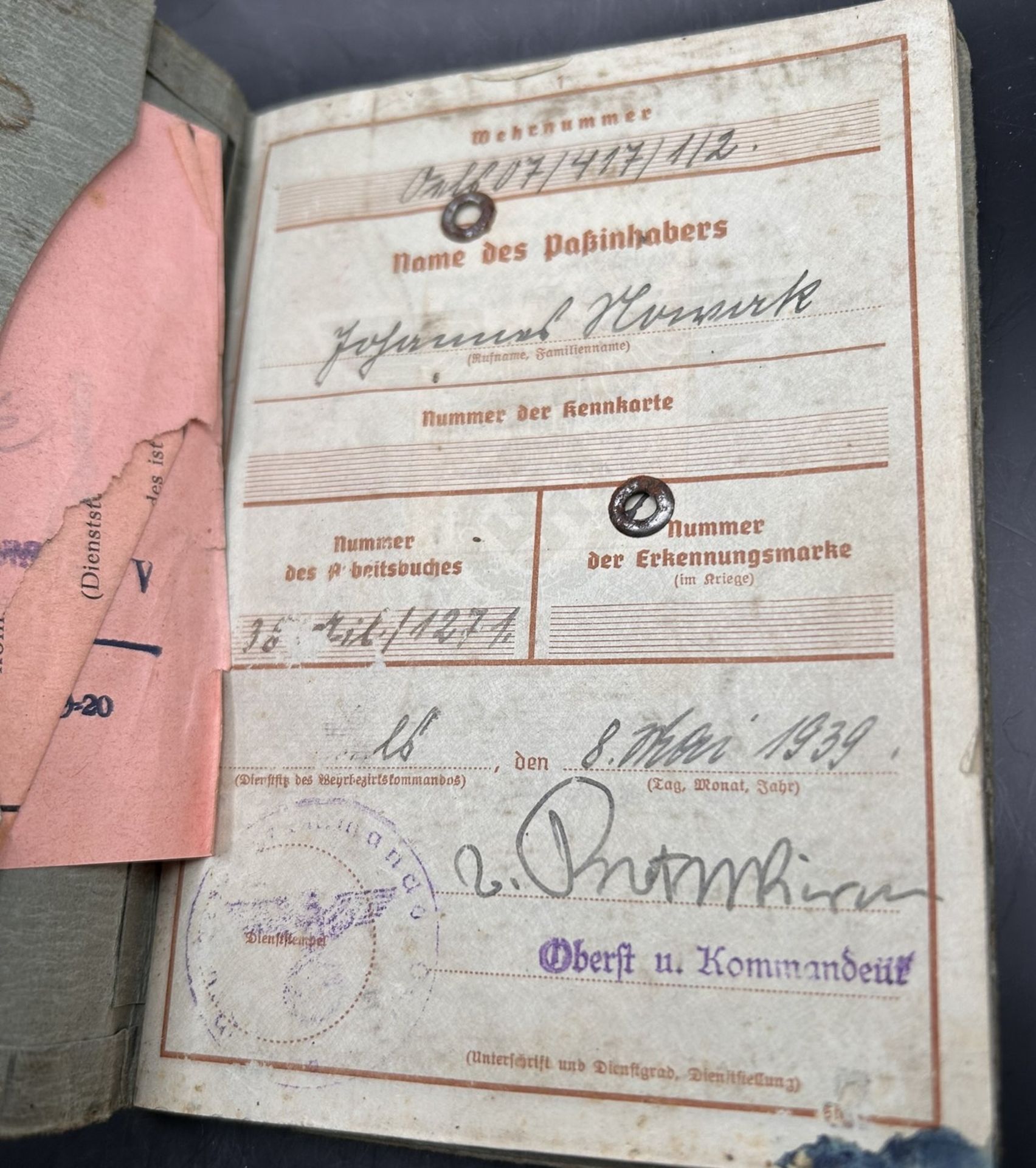 Wehrpass von 1939 mit Wehrpass-Notiz, Altersspuren - Bild 2 aus 5