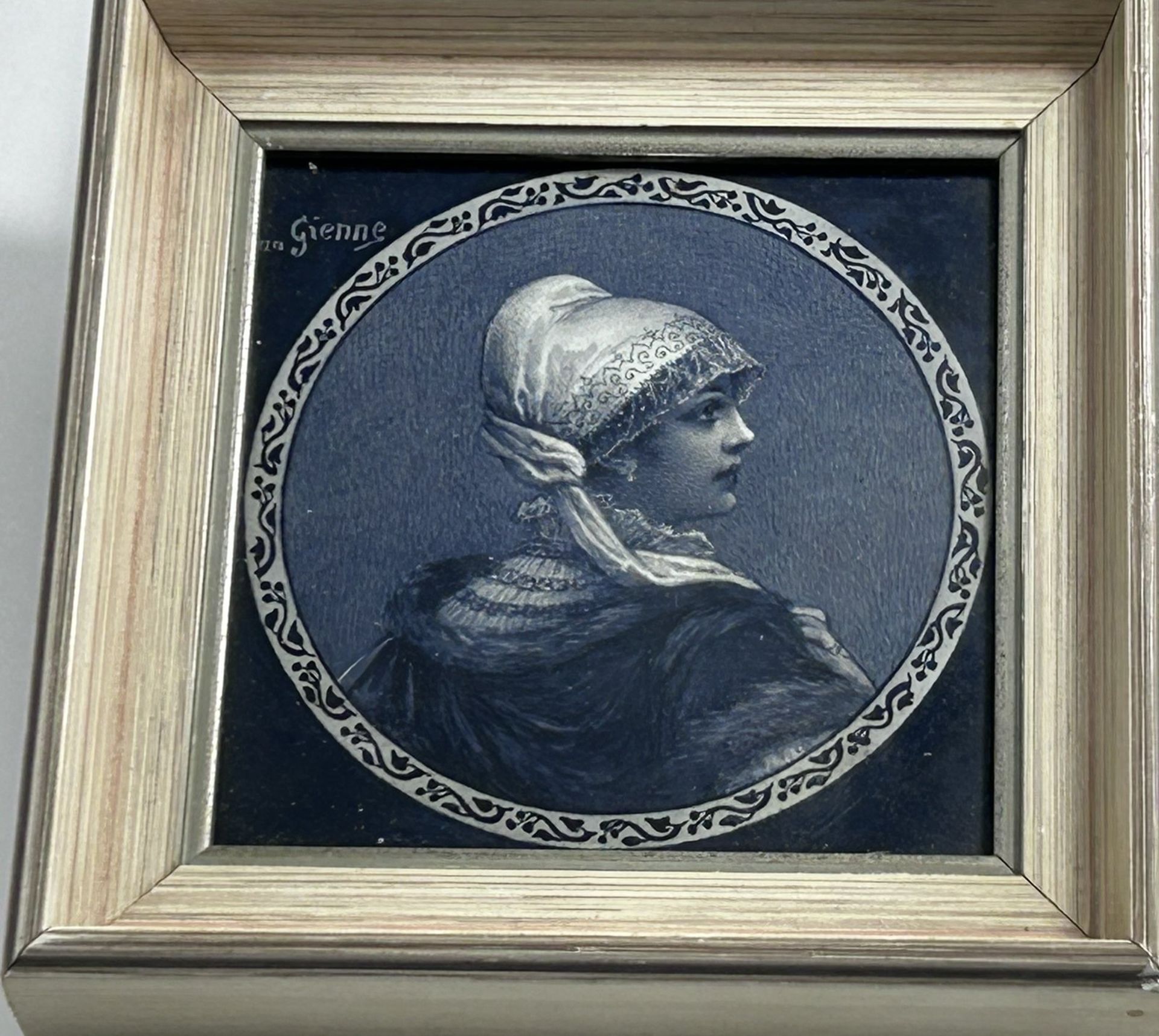 van Gienne signierte 2 Portrait-Fliesen, Blaumalerei, gerahmt, je ca. 14x14 cm - Bild 2 aus 5