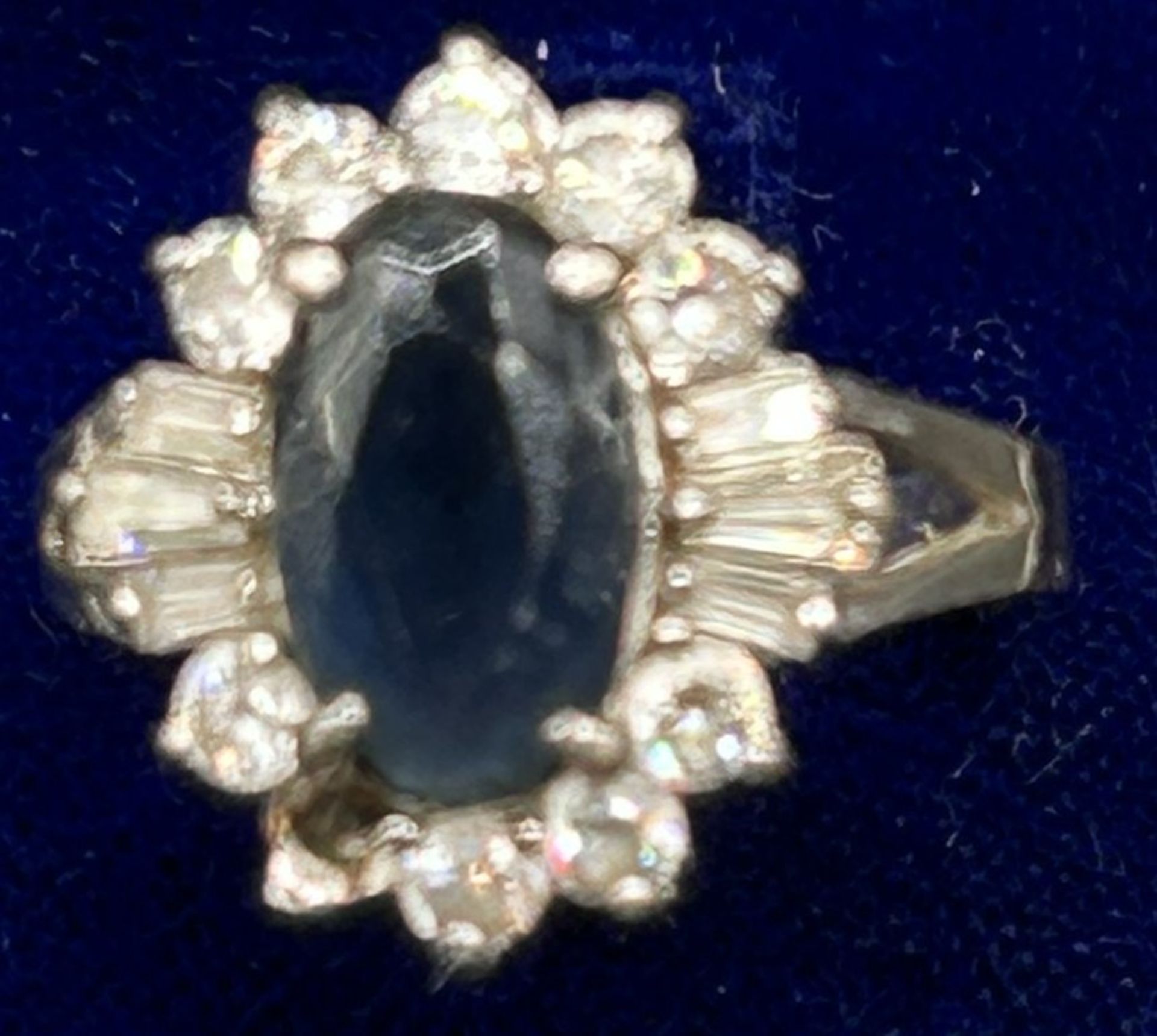 Silberring-925- mit blauen Centerstein, umringt von klaren Steinen (einer fehlt), RG 58, 5,1 gr