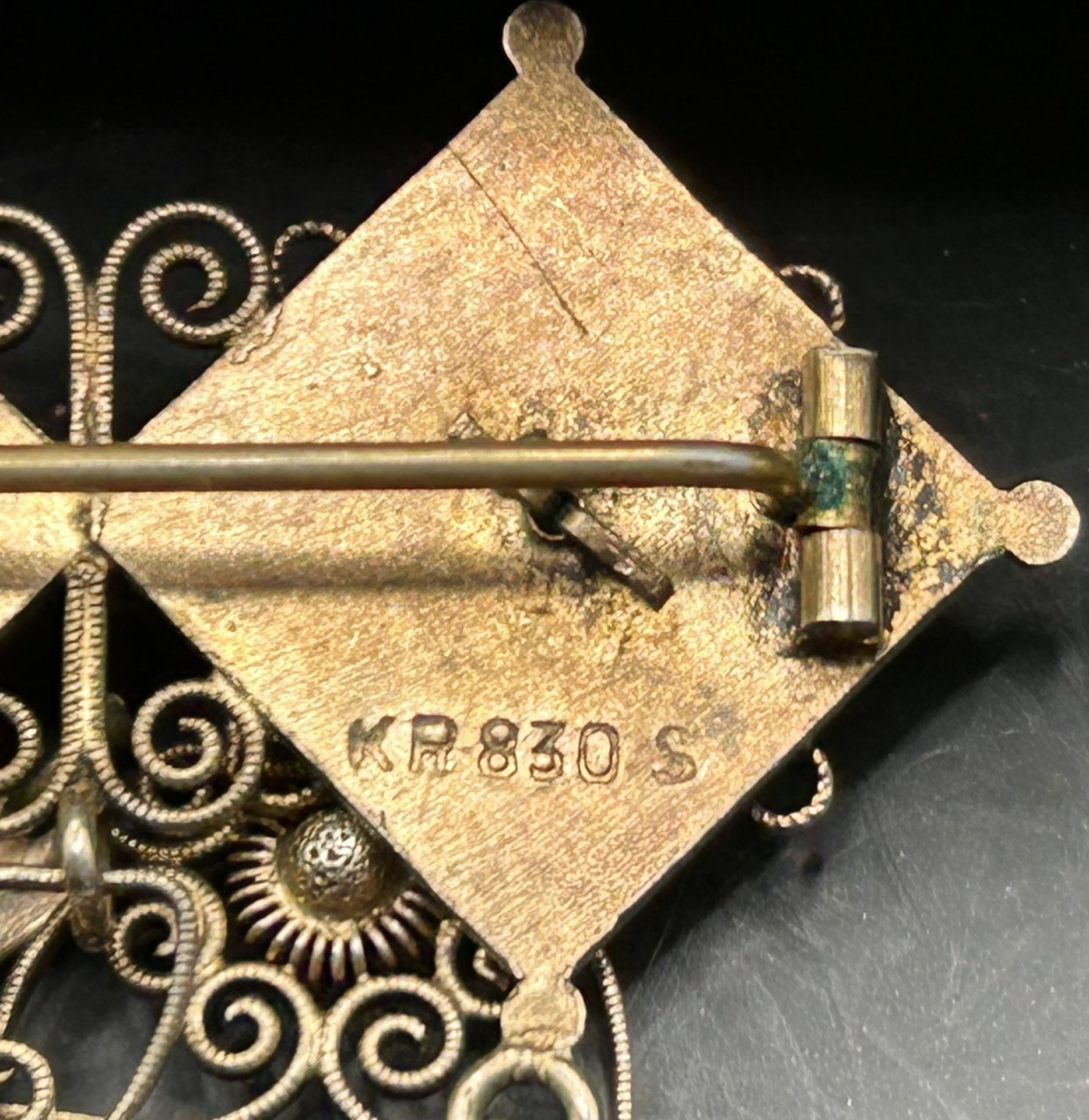 gr. Brosche mit 3 Kreuzanhängern, Silber-830- vergoldet, L-ca. 8 cm, B-5 cm,13,4 gr.  gemarkt "K.R. - Bild 5 aus 5
