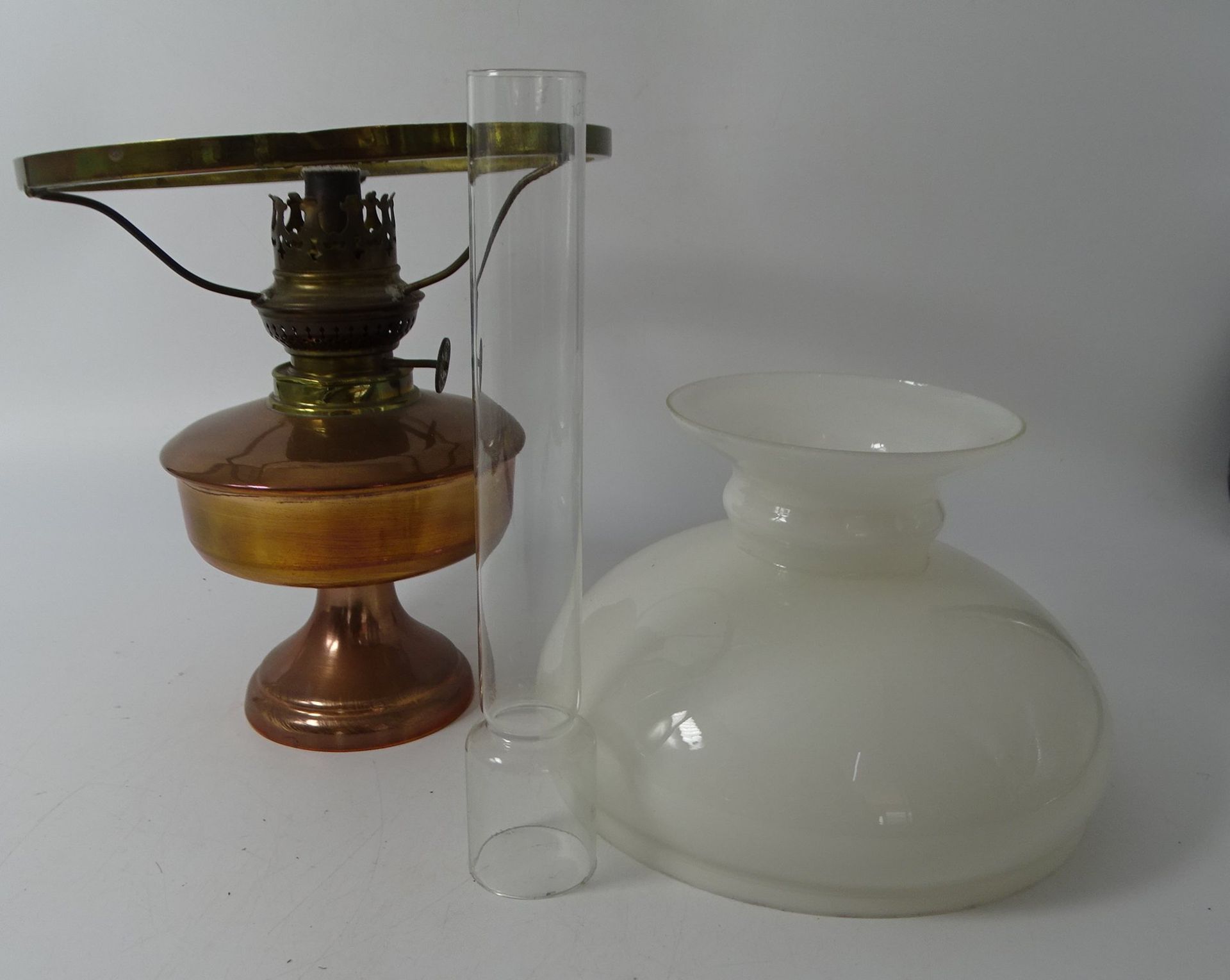 kl. Petroleum-Lampe, neuzeitlich, Kupferstand, H-33 cm - Bild 2 aus 3