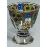 gr. schwerer Pokal mit Blumendekor, H-14 cm, D-12,5 cm