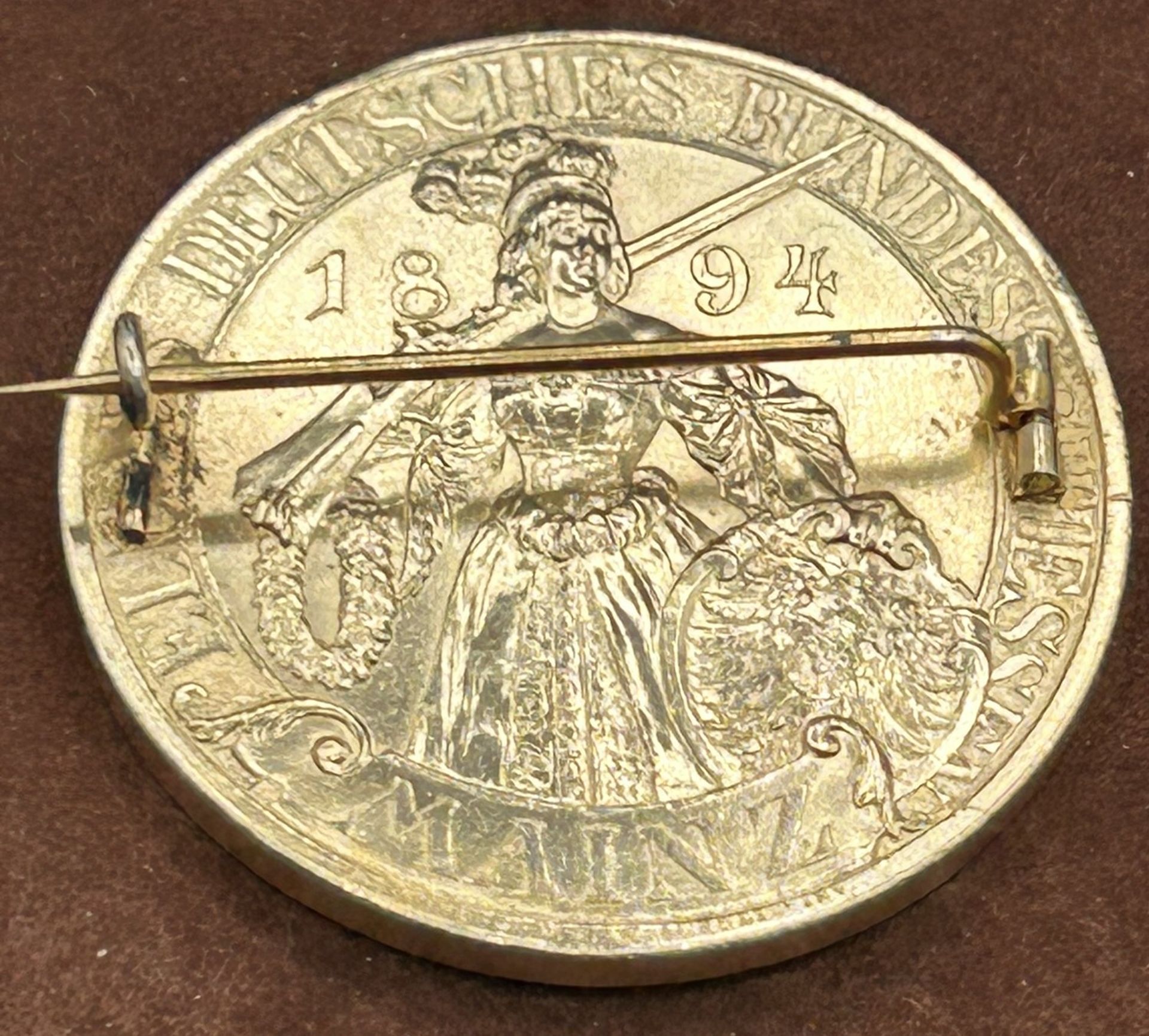 Offizielle Medaille auf das XI. Deutsche Bundesschießen in Mainz 1894 , Silber  vergoldet, mit Nade - Bild 3 aus 4
