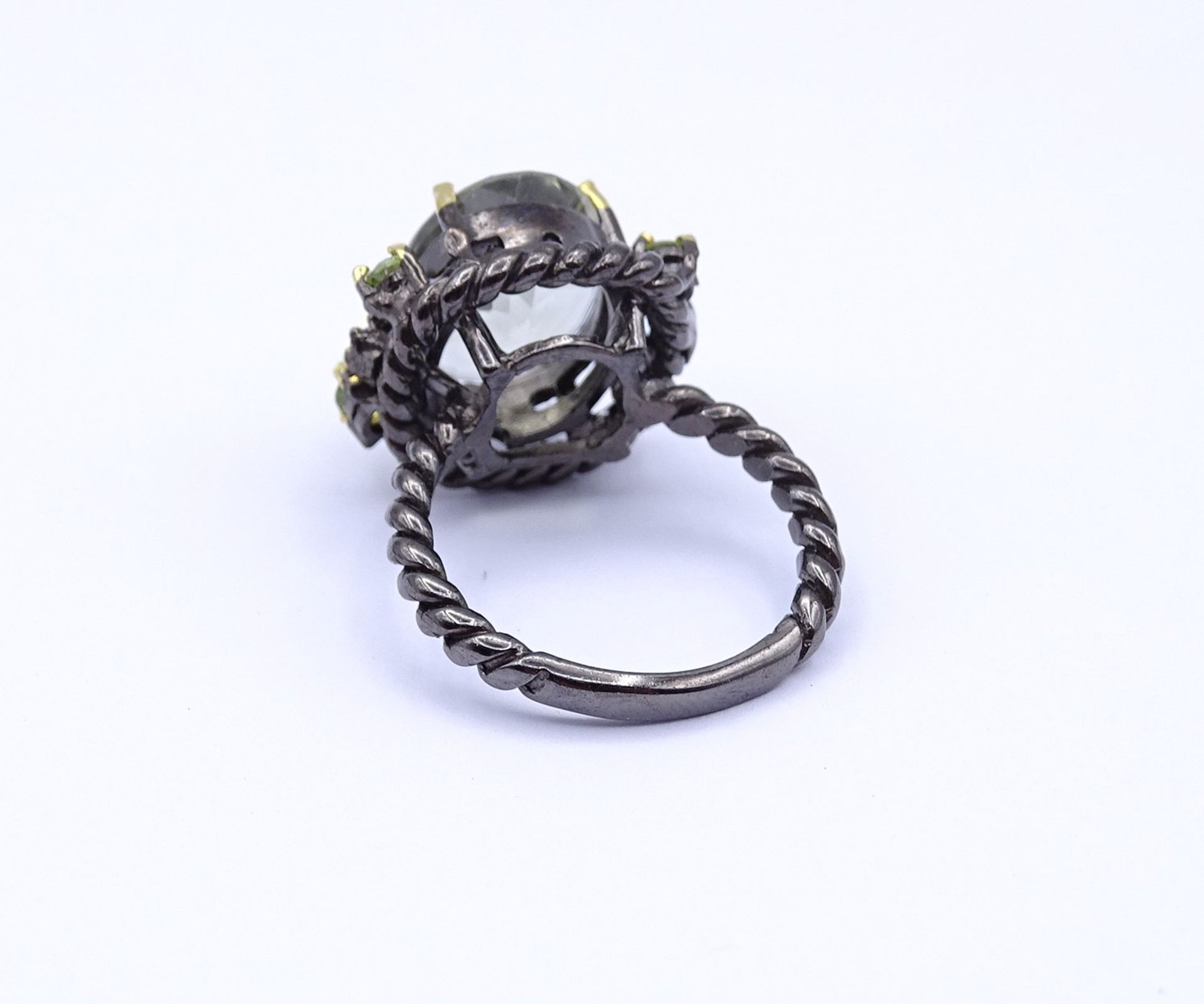 Ring mit Prasiolith, Topas und Peridots, Silber 925/000, geschwärzt, RG 58, 8,6g. - Bild 4 aus 4