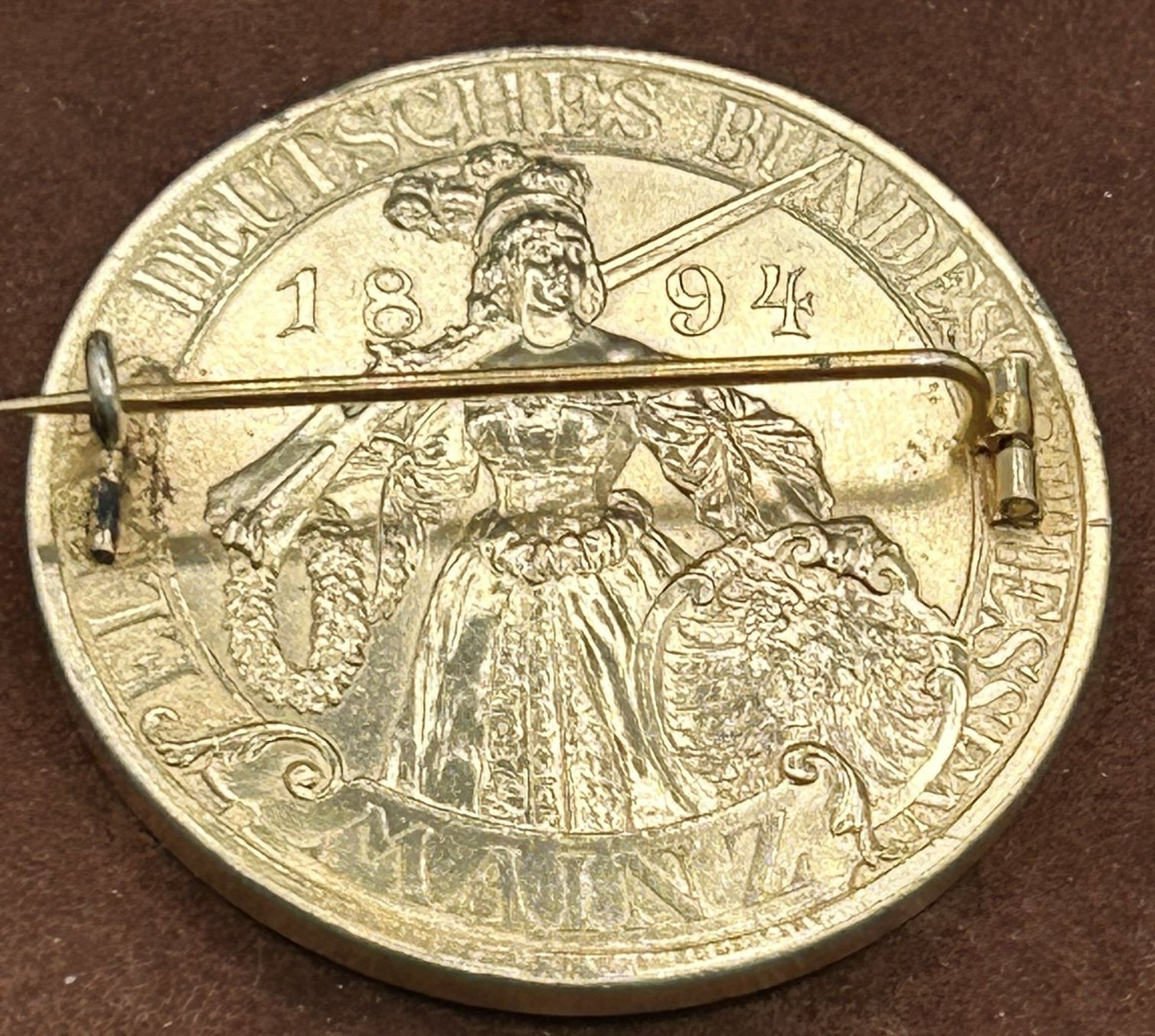 Offizielle Medaille auf das XI. Deutsche Bundesschießen in Mainz 1894 , Silber  vergoldet, mit Nade - Bild 4 aus 4