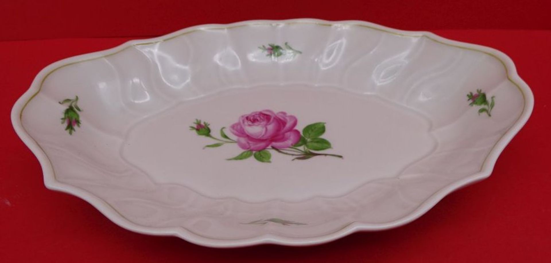 ovale Schale "Meissen" rote Rose, Schwerter durchschliffen, H-5,54 cm, 26x20 cm