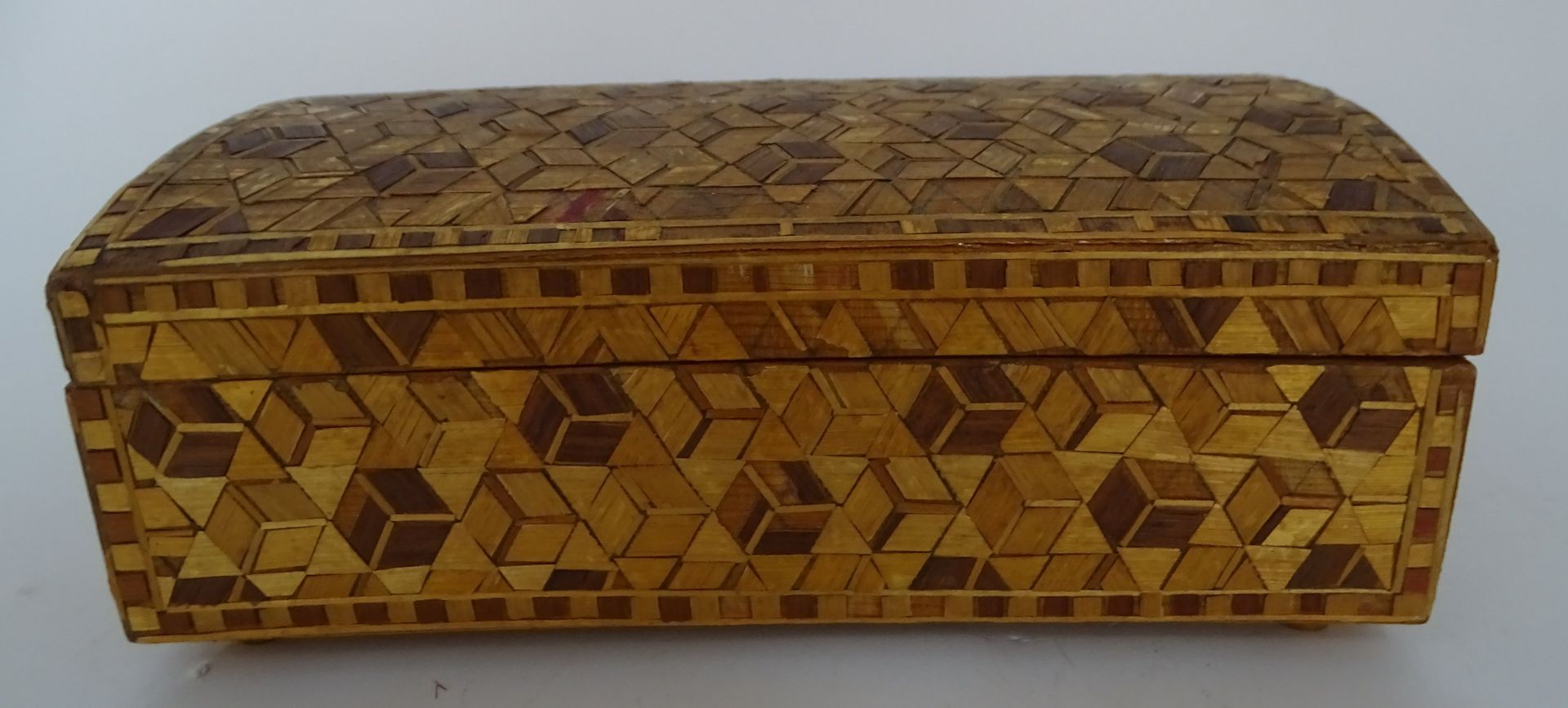 Holzdose mit Würfeldekor, H-5,5 cm, 16x10 cm
