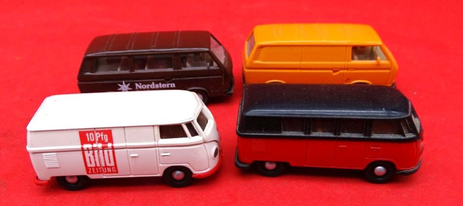 4 VW Bus-Modelle von "Wiking"